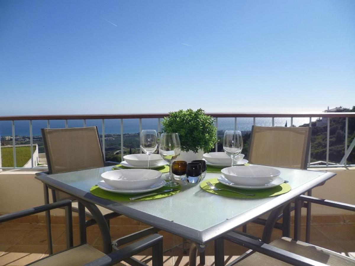 Fine Duplex Apartment With Stunning Sea Views ماربيا المظهر الخارجي الصورة